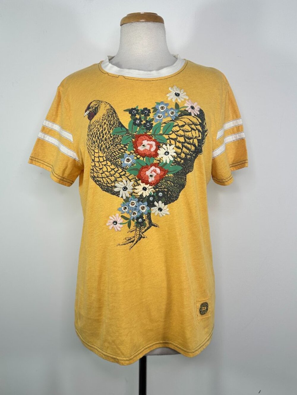 Double D Ranch Yellow Jeweled Embroidered Chicken T Shirt Women's Size L